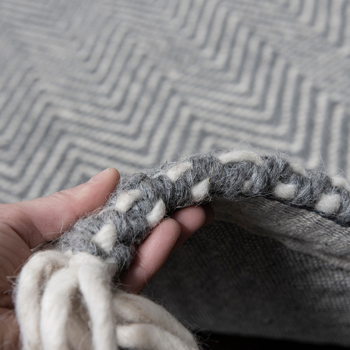 HANDWOVEN FLATWEAVE WOOL RUG - MUNICH IN GREY